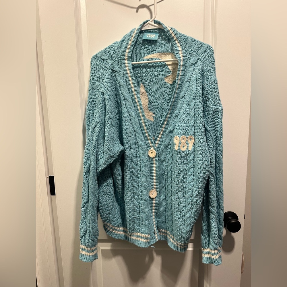 TAYLOR SWIFT 1989 COLLECTOR’S CARDIGAN
